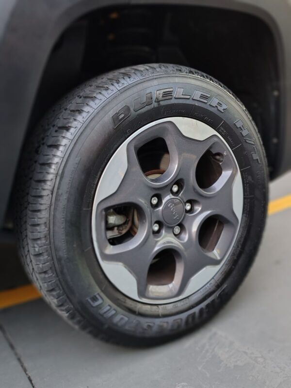 Renegade STD 1.8 4x2 Flex 16v Aut. - Image 13