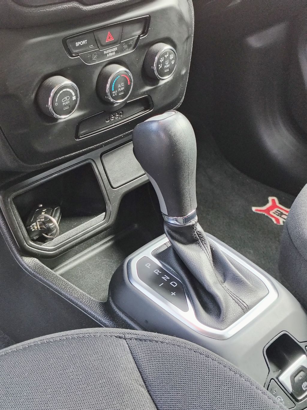 Renegade 1.8 4x2 Flex 16V Aut. - Imagem 15