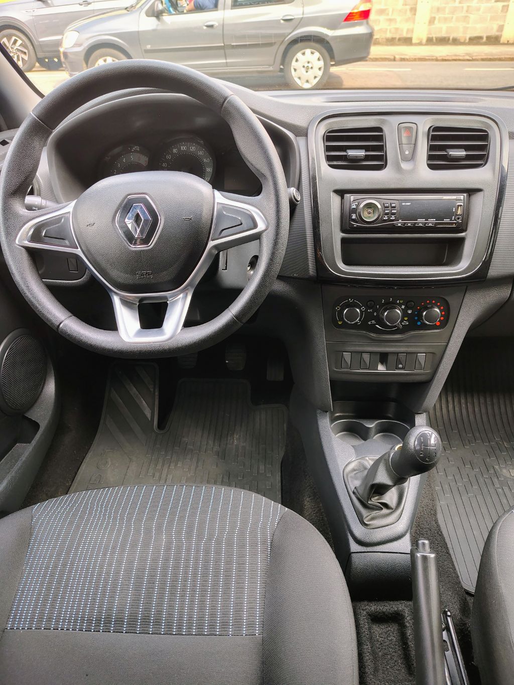 LOGAN Life Flex 1.0 12V 4p Mec. - Imagem 15